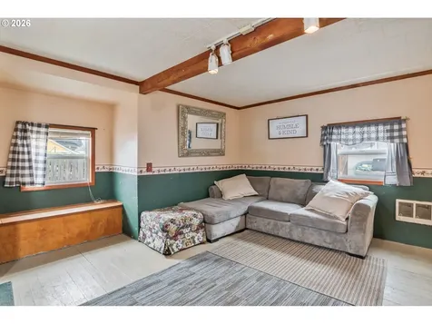 136 SW 3rd Avenue Castle Rock WA 98611