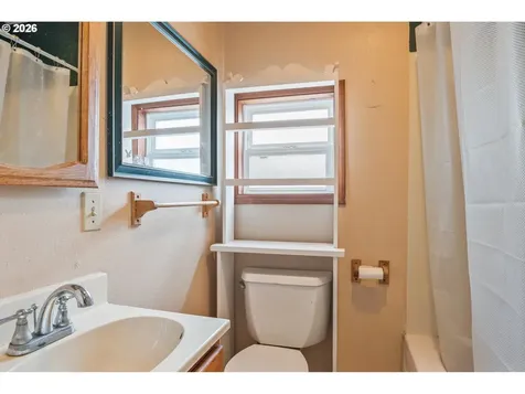 136 SW 3rd Avenue Castle Rock WA 98611