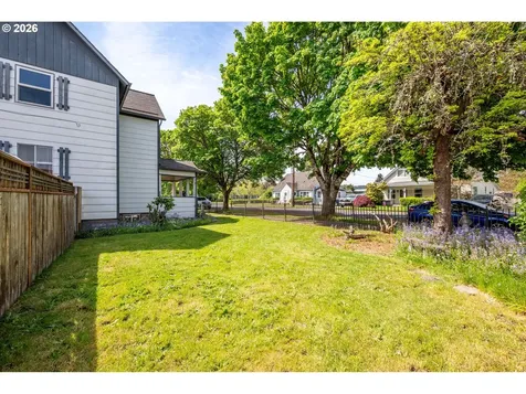 136 SW 3rd Avenue Castle Rock WA 98611