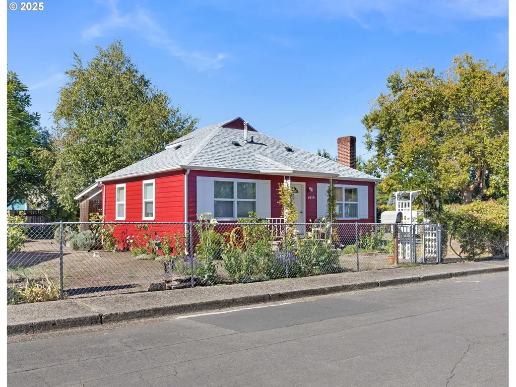 1016 W Ridgeview Court Roseburg OR 97471