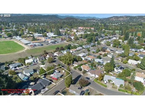 1016 W Ridgeview Court Roseburg OR 97471
