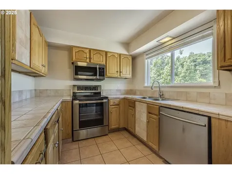 5300 SE Henderson Street Portland OR 97206