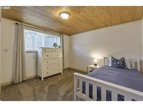 5300 SE Henderson Street Portland OR 97206
