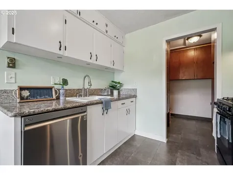 5723 SE Francis Street Portland OR 97206