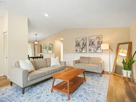 9637 SW 51st Avenue Portland OR 97219