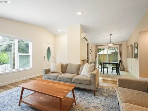 9637 SW 51st Avenue Portland OR 97219