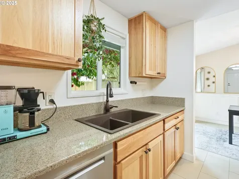 9637 SW 51st Avenue Portland OR 97219