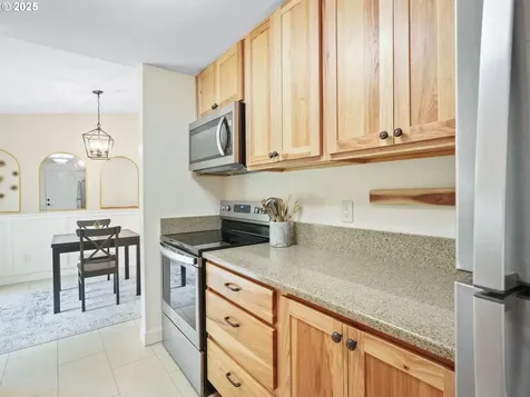 9637 SW 51st Avenue Portland OR 97219