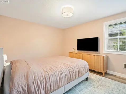 9637 SW 51st Avenue Portland OR 97219