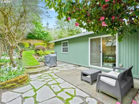9637 SW 51st Avenue Portland OR 97219