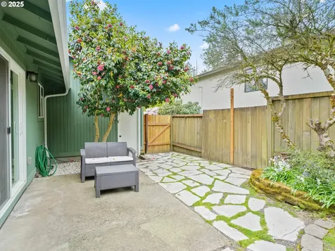9637 SW 51st Avenue Portland OR 97219