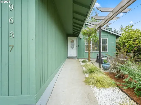 9637 SW 51st Avenue Portland OR 97219