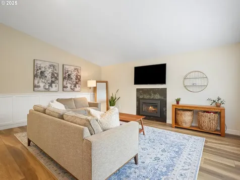 9637 SW 51st Avenue Portland OR 97219