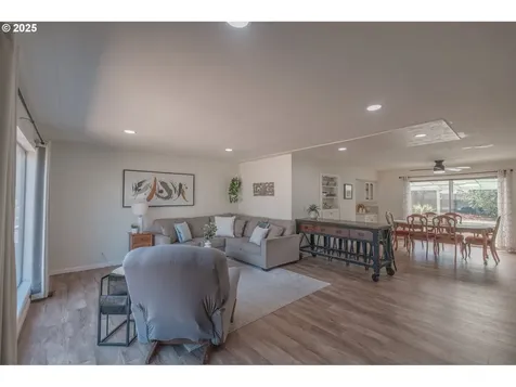 1236 Redwood Street NW Salem OR 97304