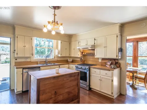 500 Winston Section Road Winston OR 97496