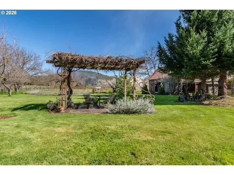 500 Winston Section Road Winston OR 97496