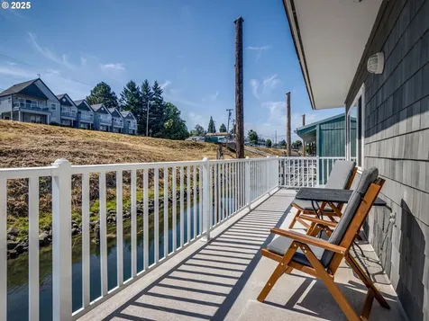 173 NE Bridgeton Road Portland OR 97211