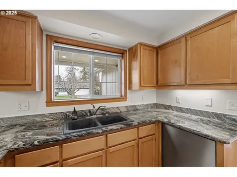 662 S 44th Street Springfield OR 97478