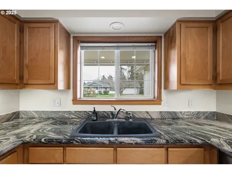 662 S 44th Street Springfield OR 97478