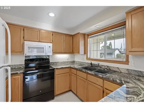 662 S 44th Street Springfield OR 97478