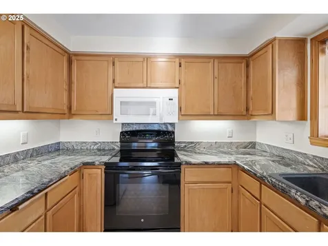 662 S 44th Street Springfield OR 97478
