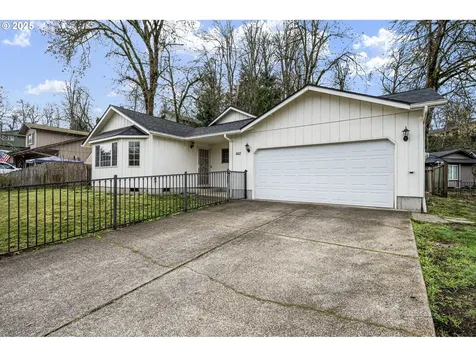 662 S 44th Street Springfield OR 97478
