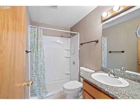 662 S 44th Street Springfield OR 97478