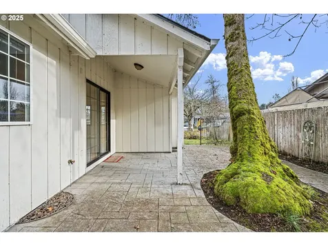 662 S 44th Street Springfield OR 97478