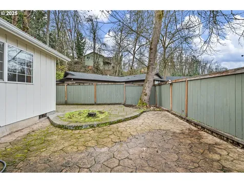 662 S 44th Street Springfield OR 97478