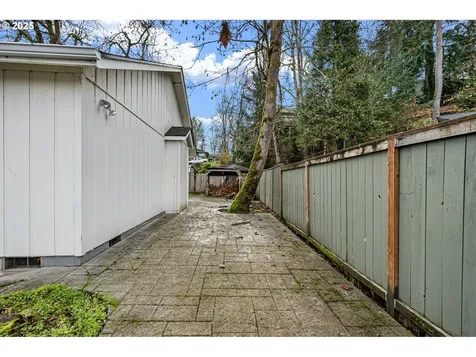 662 S 44th Street Springfield OR 97478