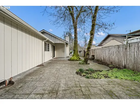662 S 44th Street Springfield OR 97478