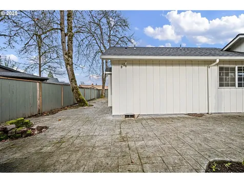 662 S 44th Street Springfield OR 97478