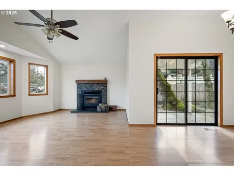662 S 44th Street Springfield OR 97478