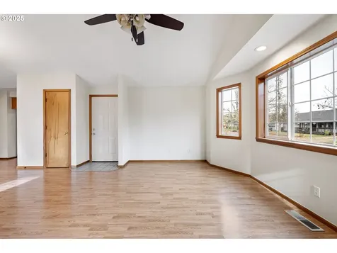 662 S 44th Street Springfield OR 97478