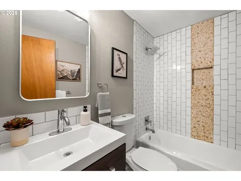 3821 NE 133rd Avenue Portland OR 97230