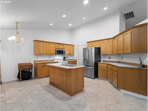 5613 NE 99th Street Vancouver WA 98665