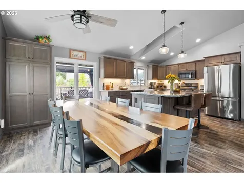 748 SE 10th Street Troutdale OR 97060