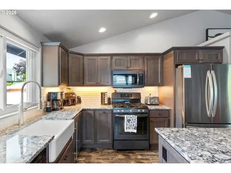 748 SE 10th Street Troutdale OR 97060