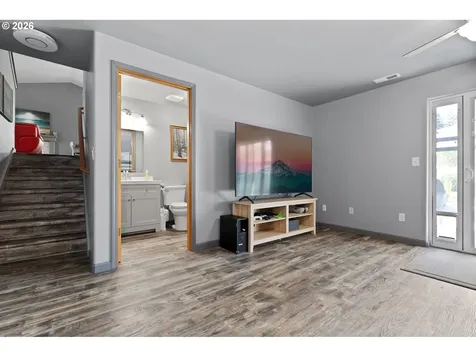748 SE 10th Street Troutdale OR 97060