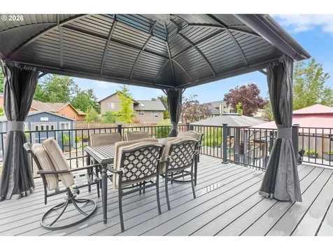 748 SE 10th Street Troutdale OR 97060