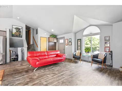 748 SE 10th Street Troutdale OR 97060