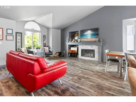 748 SE 10th Street Troutdale OR 97060