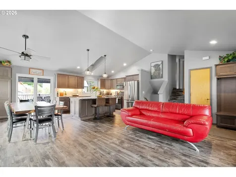 748 SE 10th Street Troutdale OR 97060