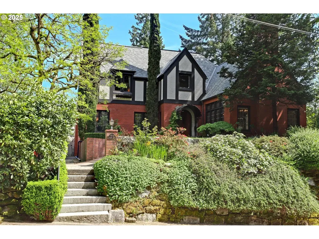 1034 SW Douglas Place Portland OR 97205