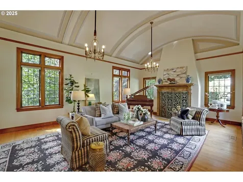 1034 SW Douglas Place Portland OR 97205