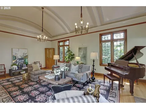 1034 SW Douglas Place Portland OR 97205