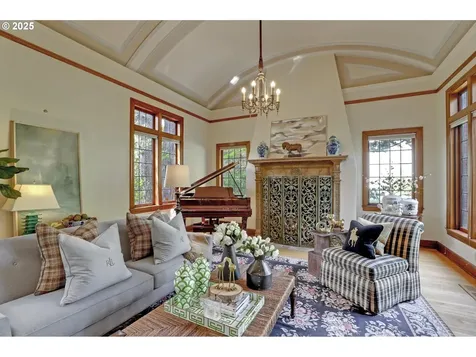 1034 SW Douglas Place Portland OR 97205