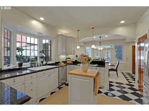 1034 SW Douglas Place Portland OR 97205