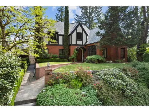 1034 SW Douglas Place Portland OR 97205