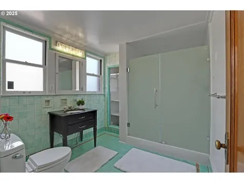 1034 SW Douglas Place Portland OR 97205
